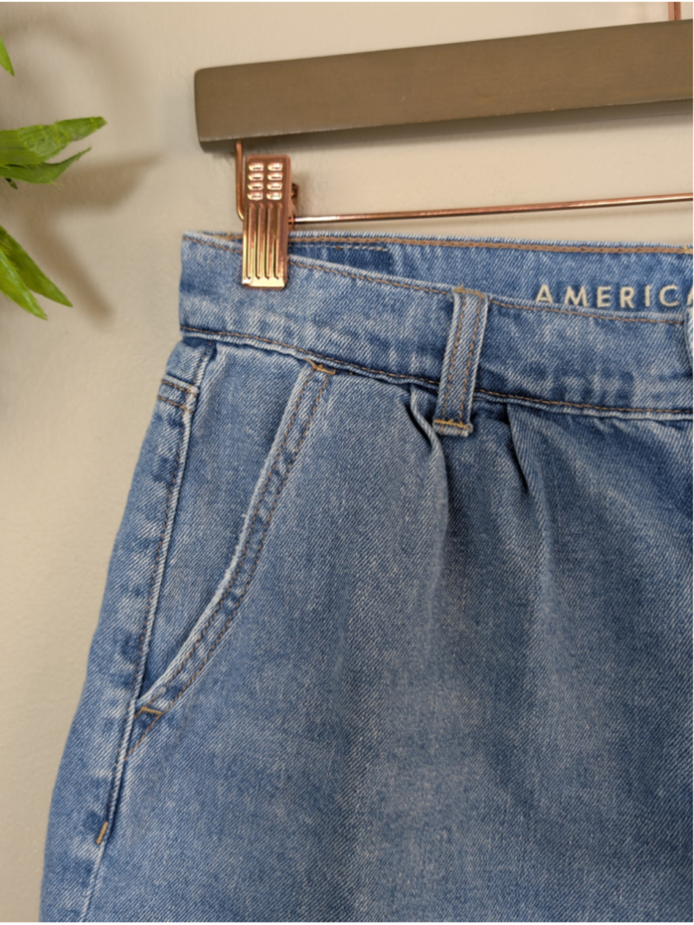 AE 4 Mom Jean Shorts High Rise Pleated Rolled Relaxed Medium Wash American Eagle - Picture 3 of 11